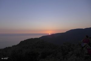 Randonnée apéro au coucher de soleil à Olcani - Le soleil se couche au-dessus de la carrière